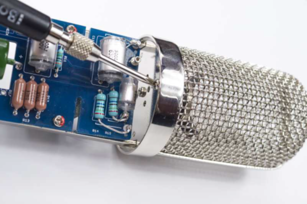 CK12-style capsule being positioned in the D-12 headbasket mount.